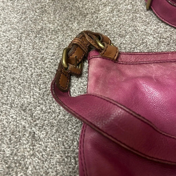 Fossil vintage crossbody in  great used condition - Picture 3 of 13